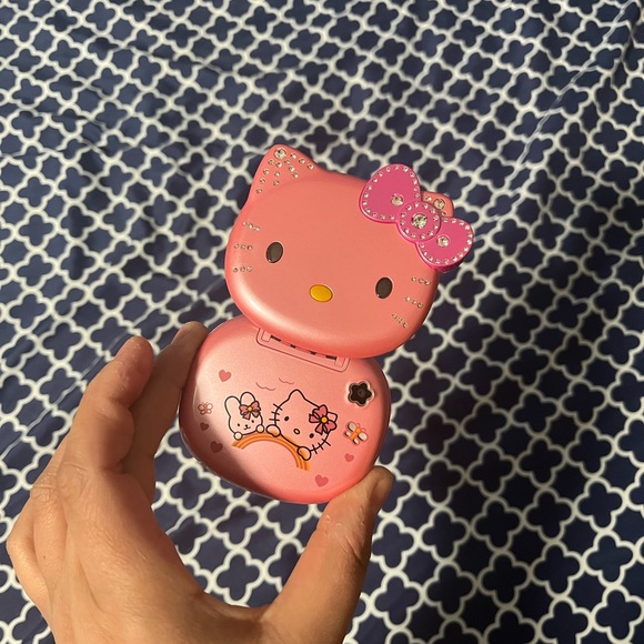 Hello Kitty Flip Phone - PINK 💖 - Picture 8 of 8